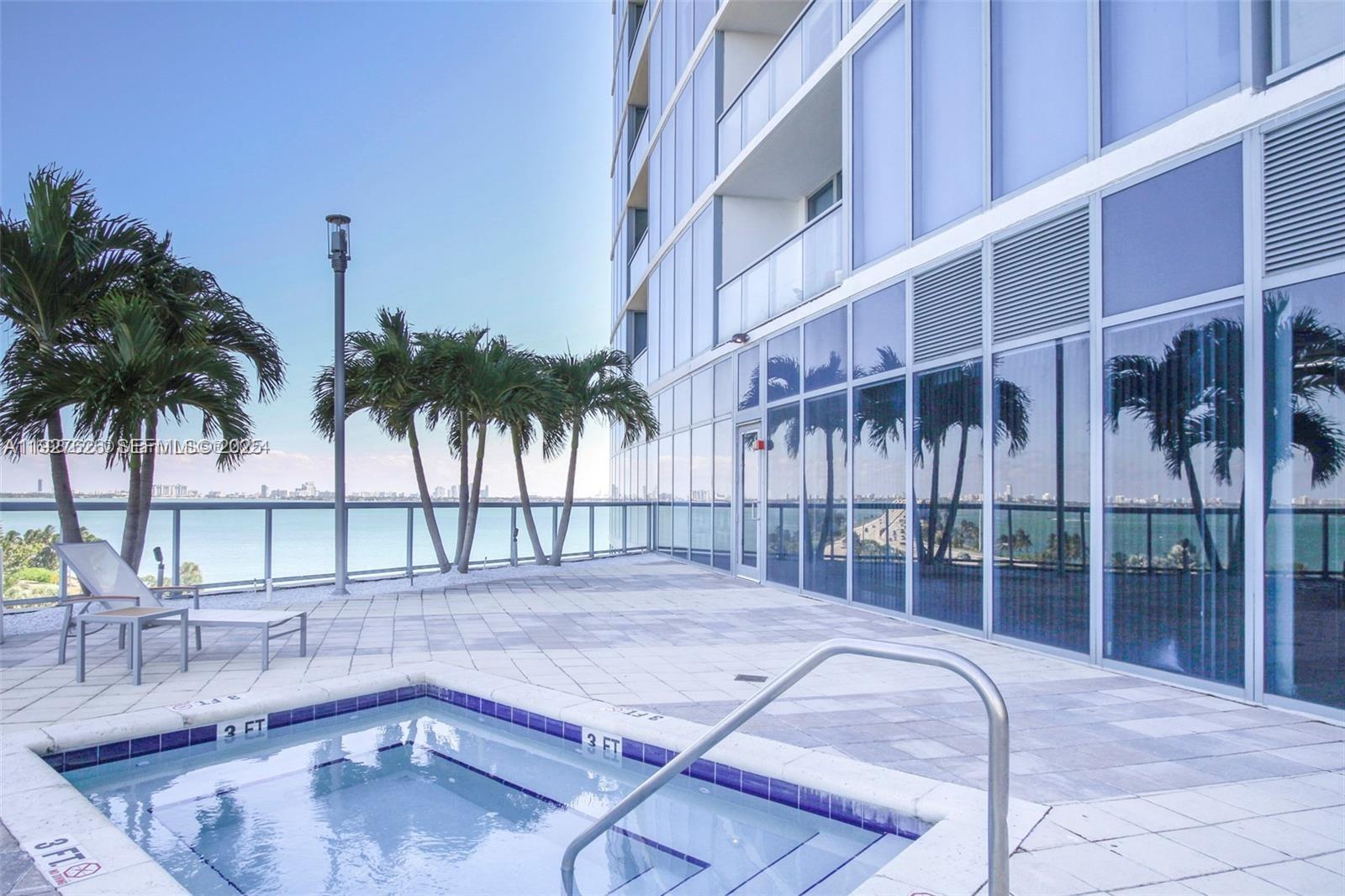 BLUE CONDO - Residential