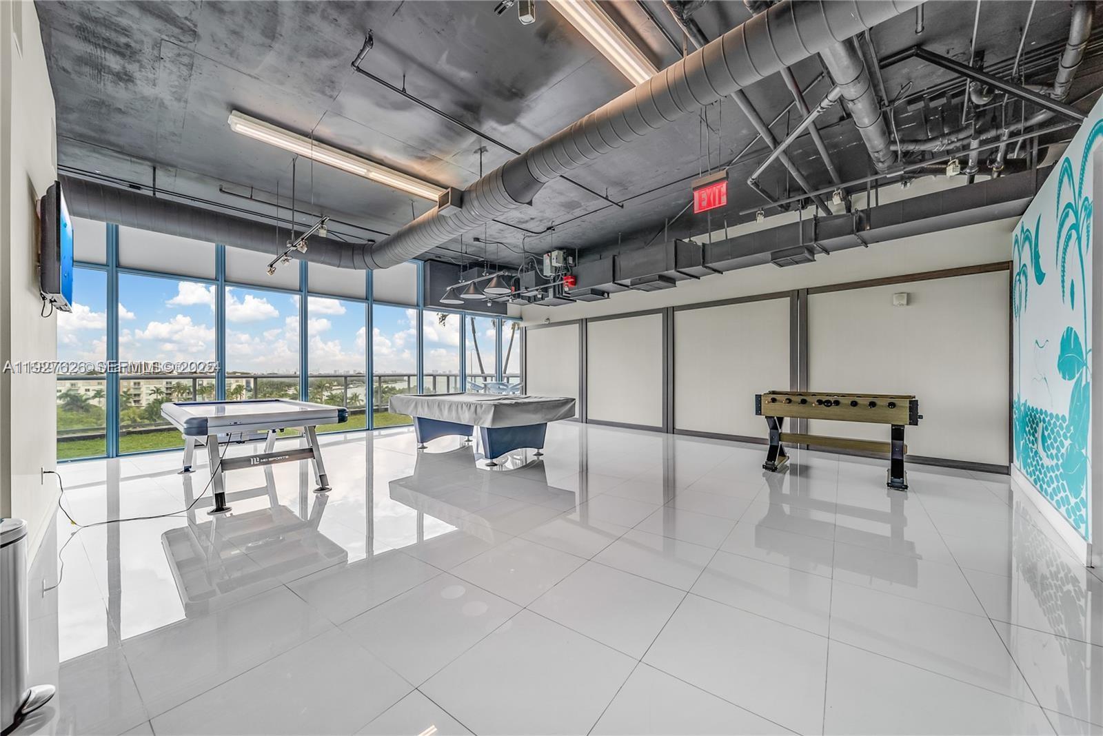 BLUE CONDO - Residential