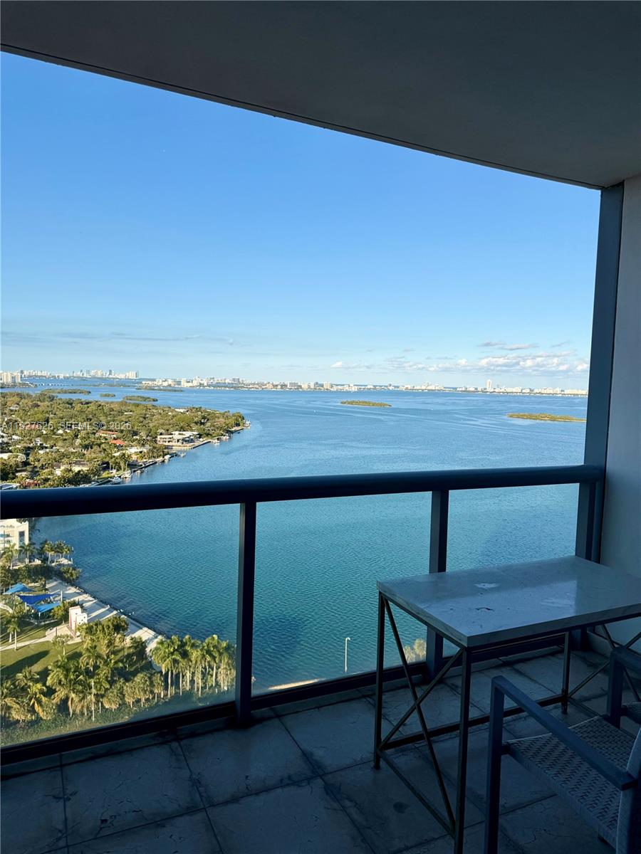 BLUE CONDO - Residential