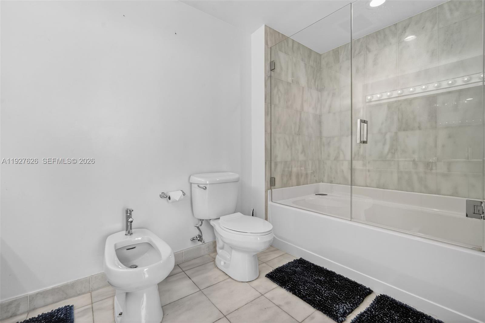 BLUE CONDO - Residential