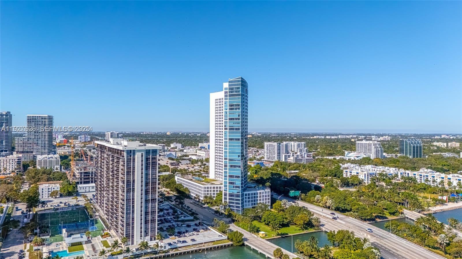 BLUE CONDO - Residential