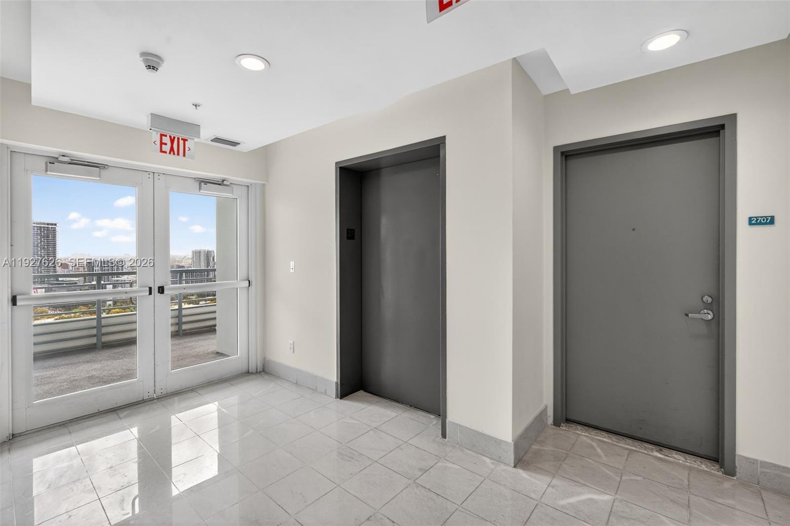 BLUE CONDO - Residential