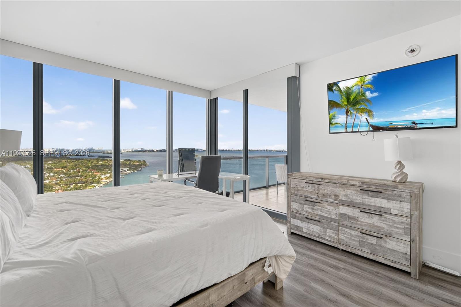 BLUE CONDO - Residential