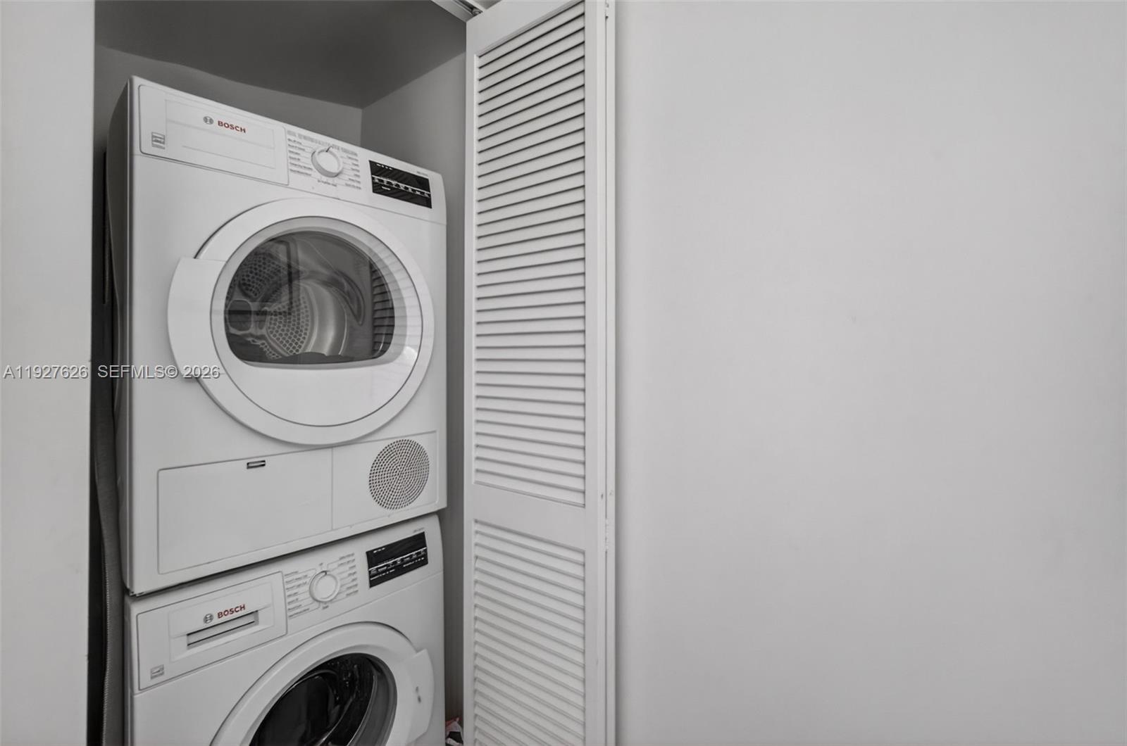 BLUE CONDO - Residential