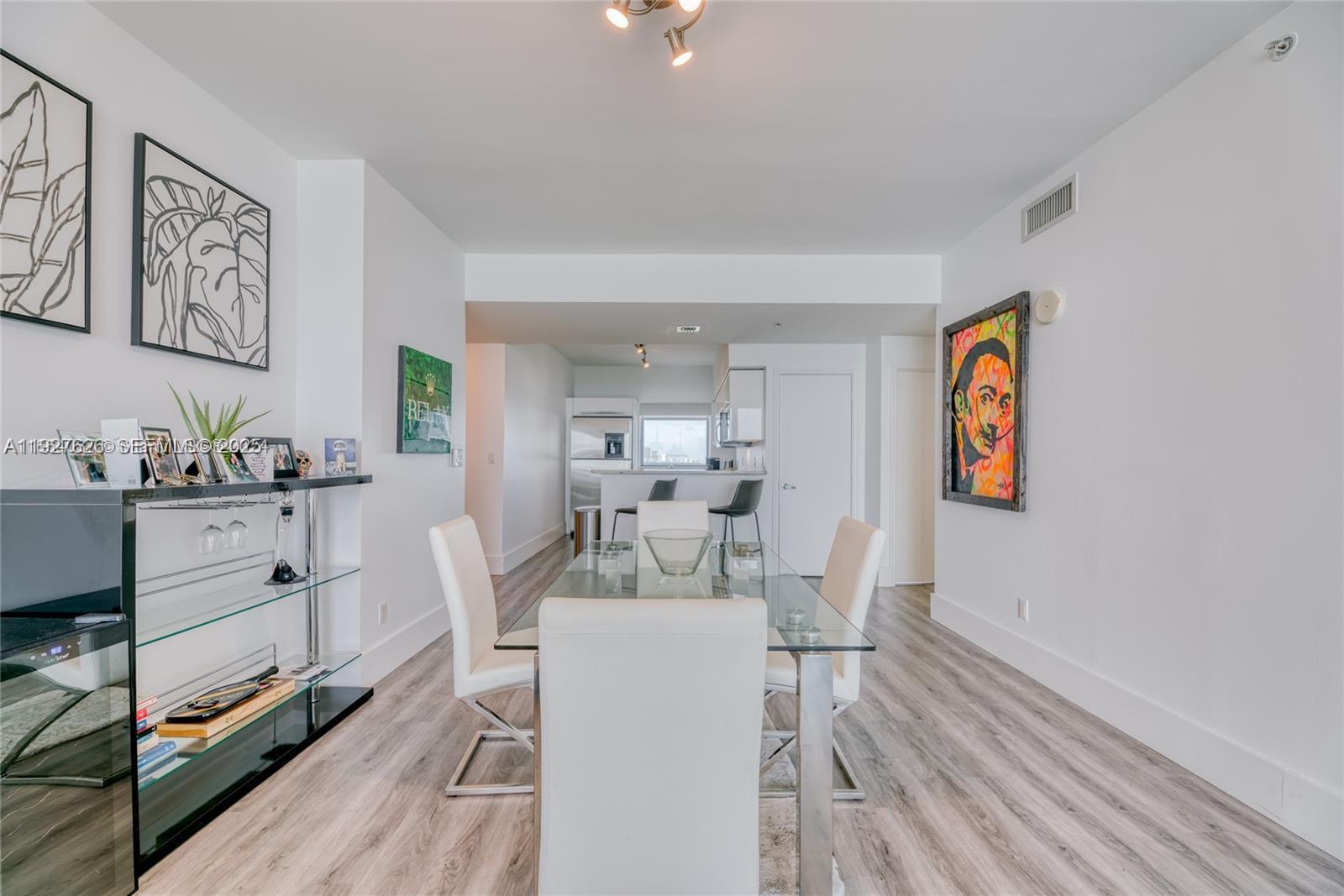 BLUE CONDO - Residential