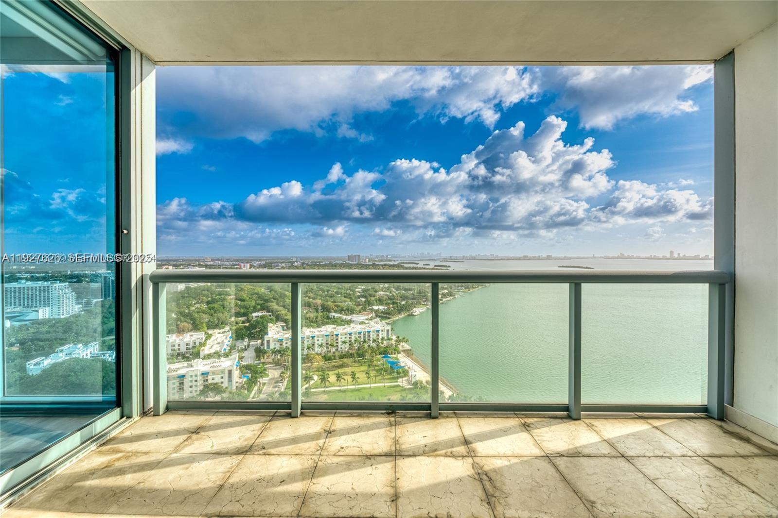 BLUE CONDO - Residential