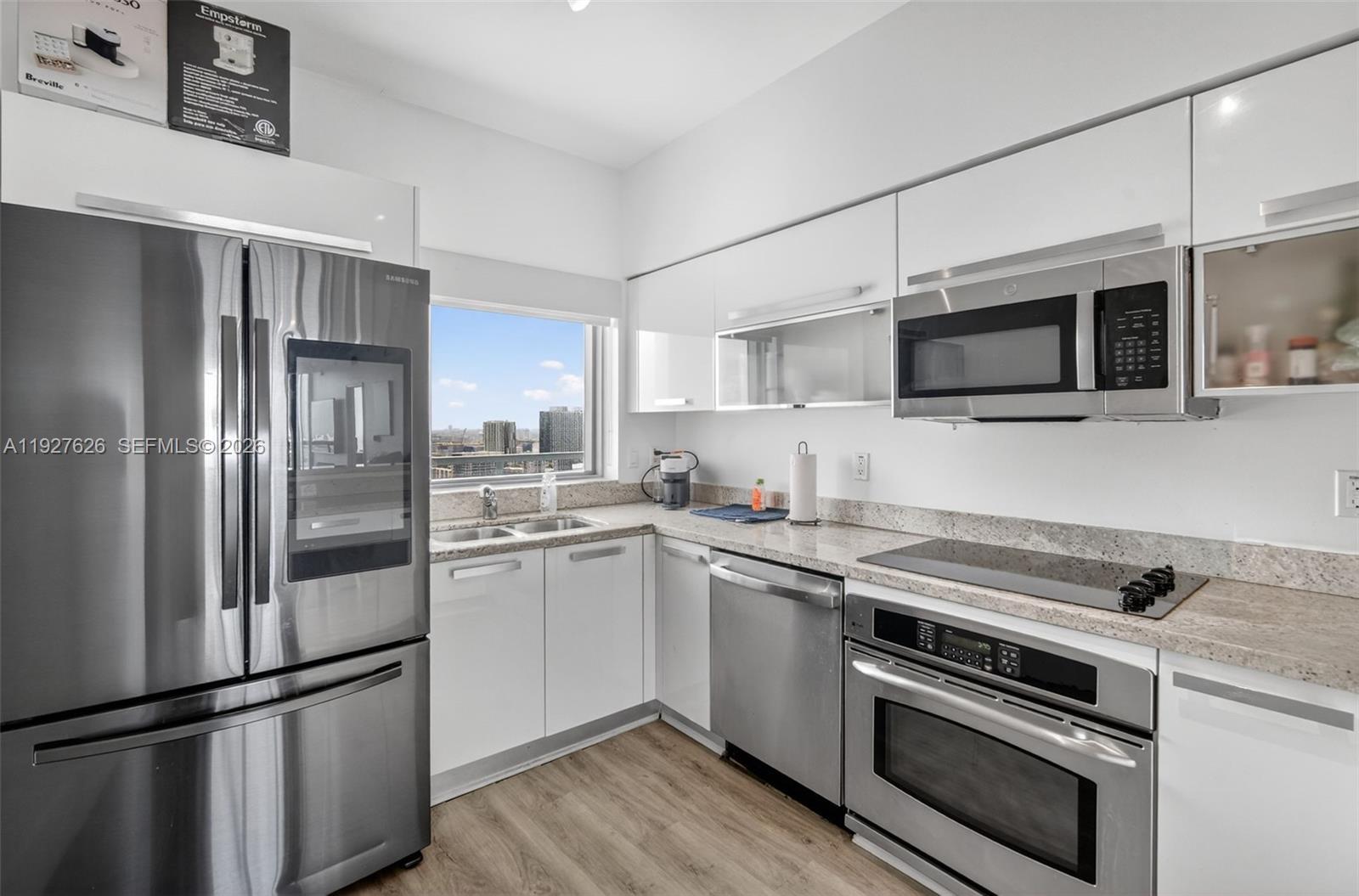 BLUE CONDO - Residential