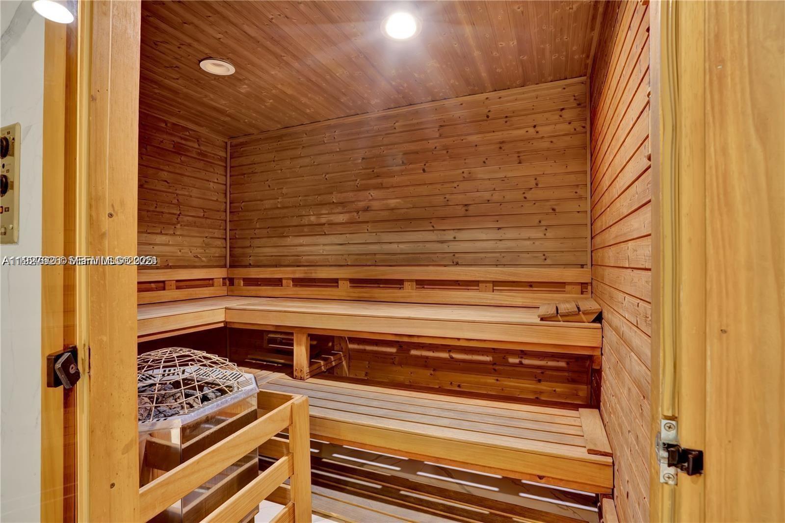 BLUE CONDO - Residential