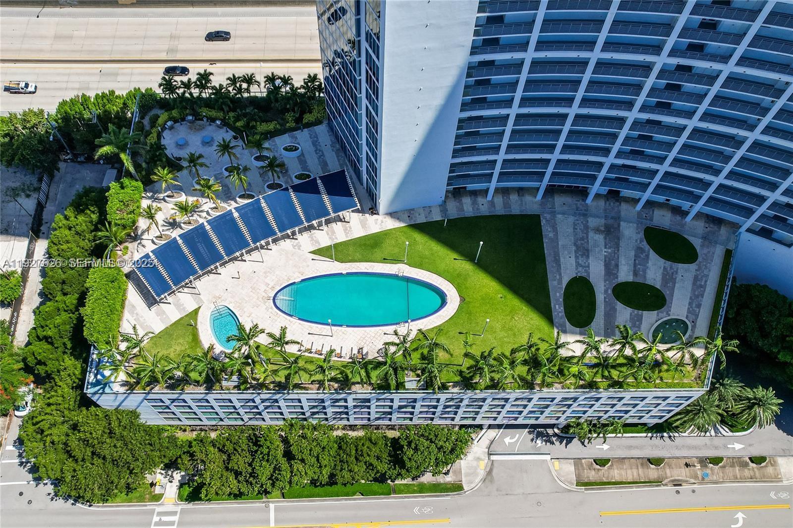 BLUE CONDO - Residential