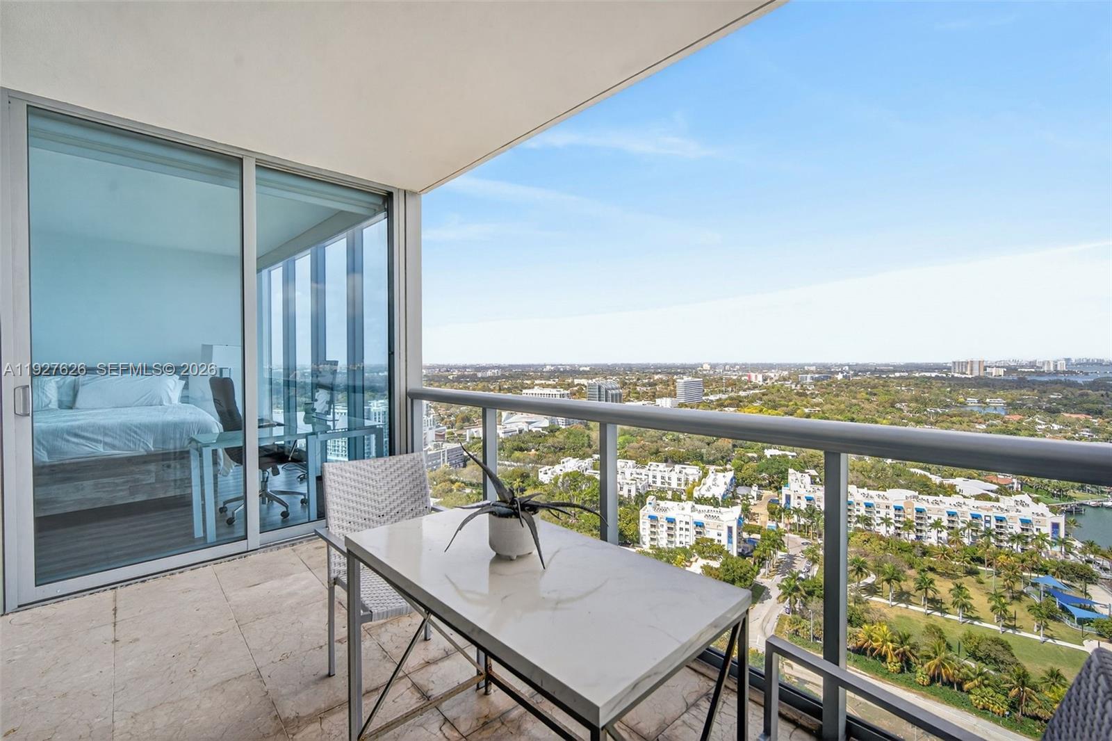 BLUE CONDO - Residential