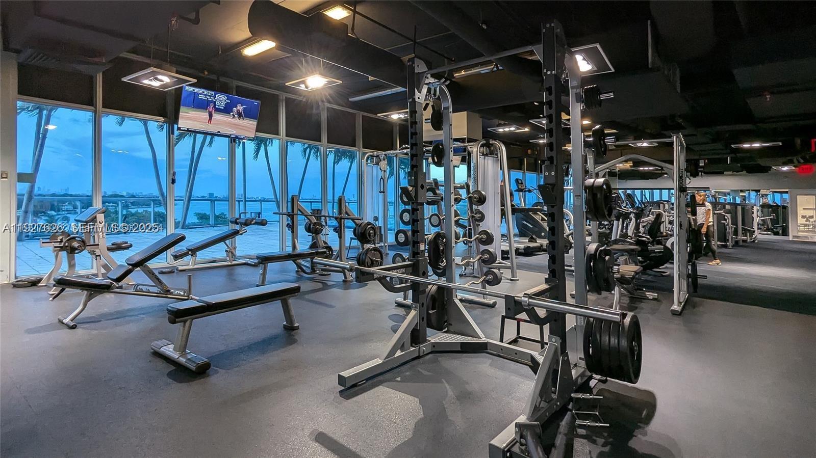 BLUE CONDO - Residential