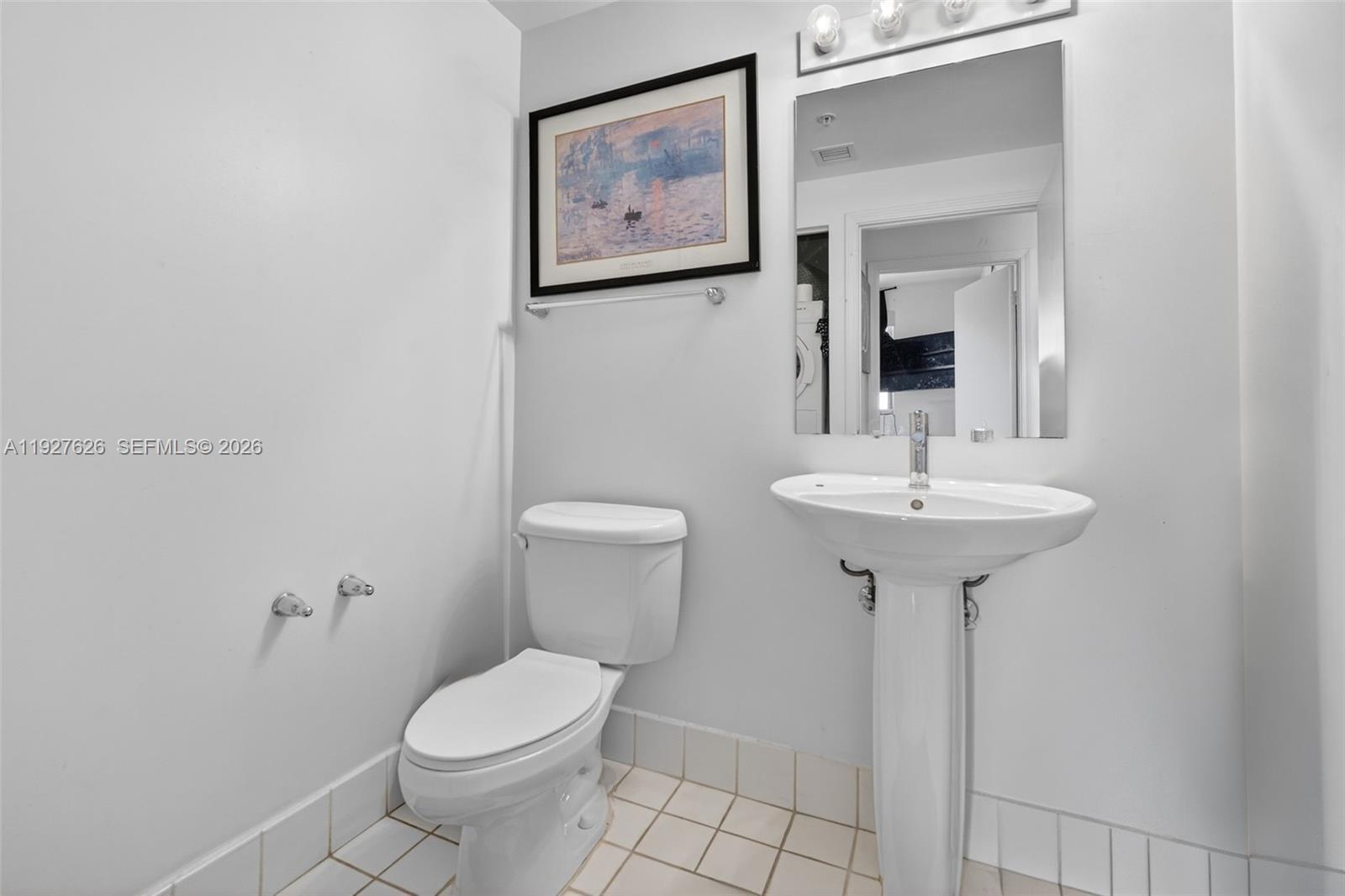 BLUE CONDO - Residential