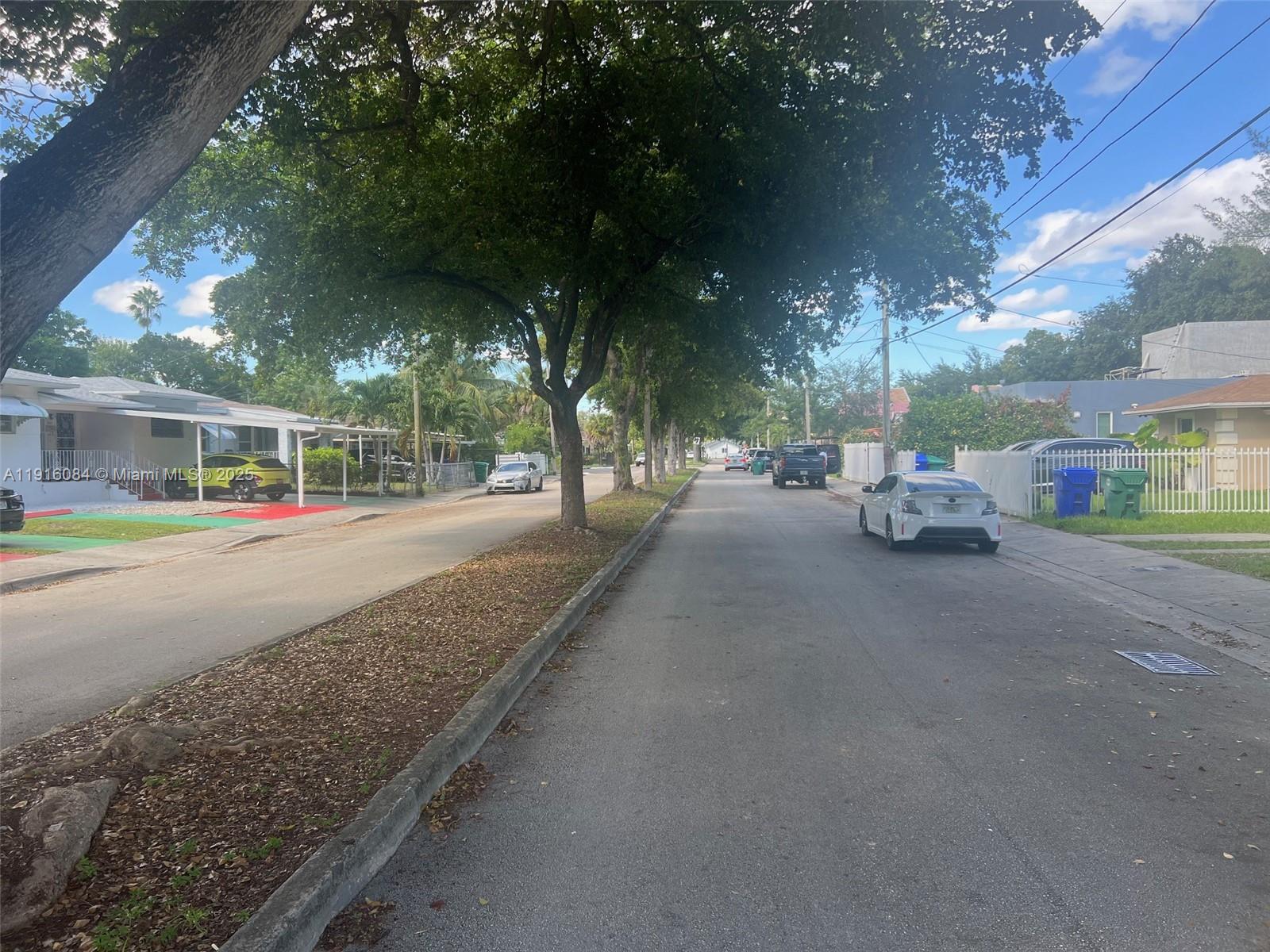 NO MIAMI EST SEC 3 - Residential