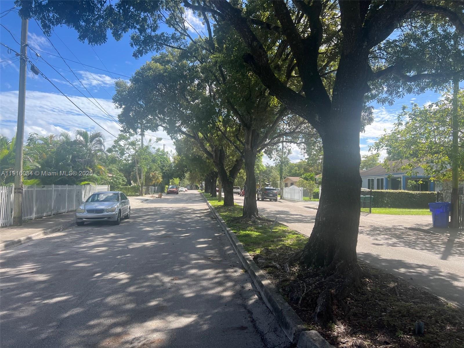 NO MIAMI EST SEC 3 - Residential