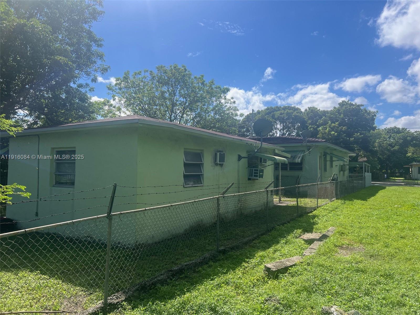 NO MIAMI EST SEC 3 - Residential