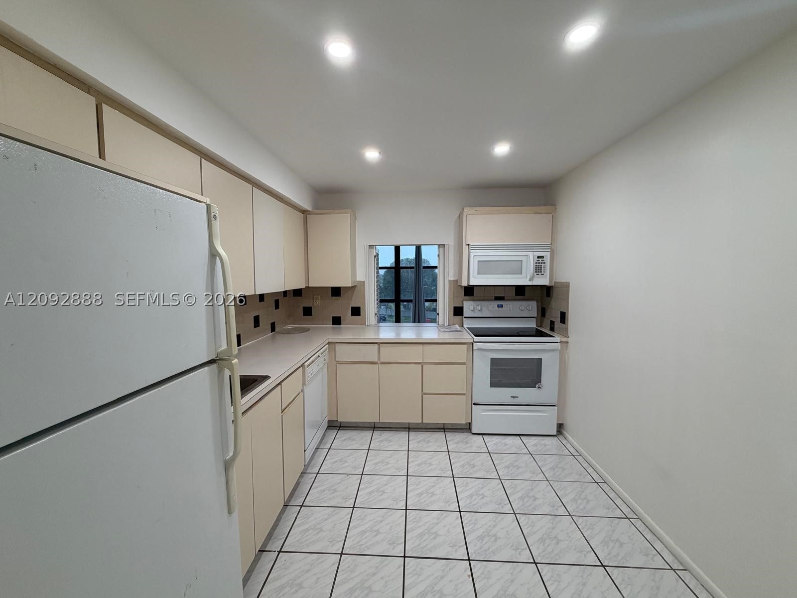 1000 Parkview Dr 507