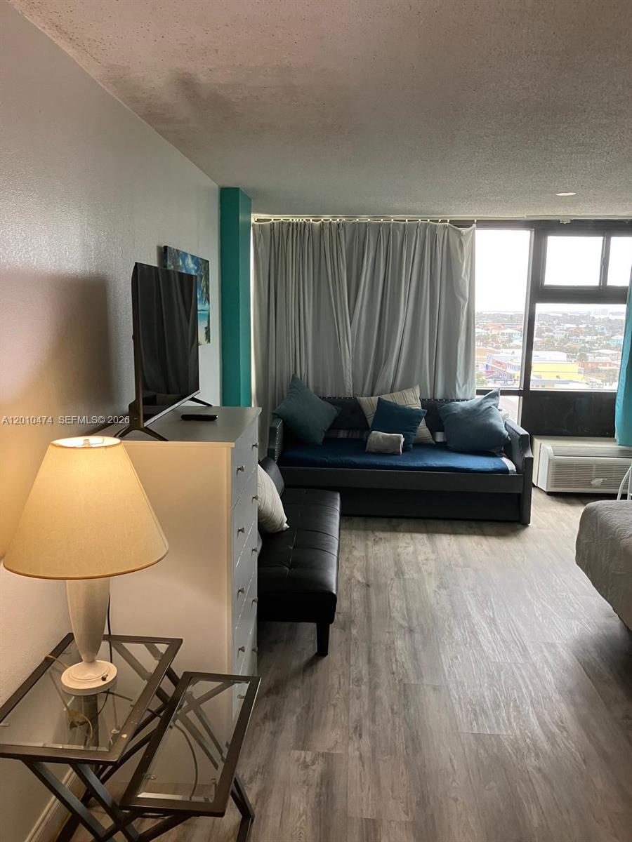 OCEANSIDE INN - Residential