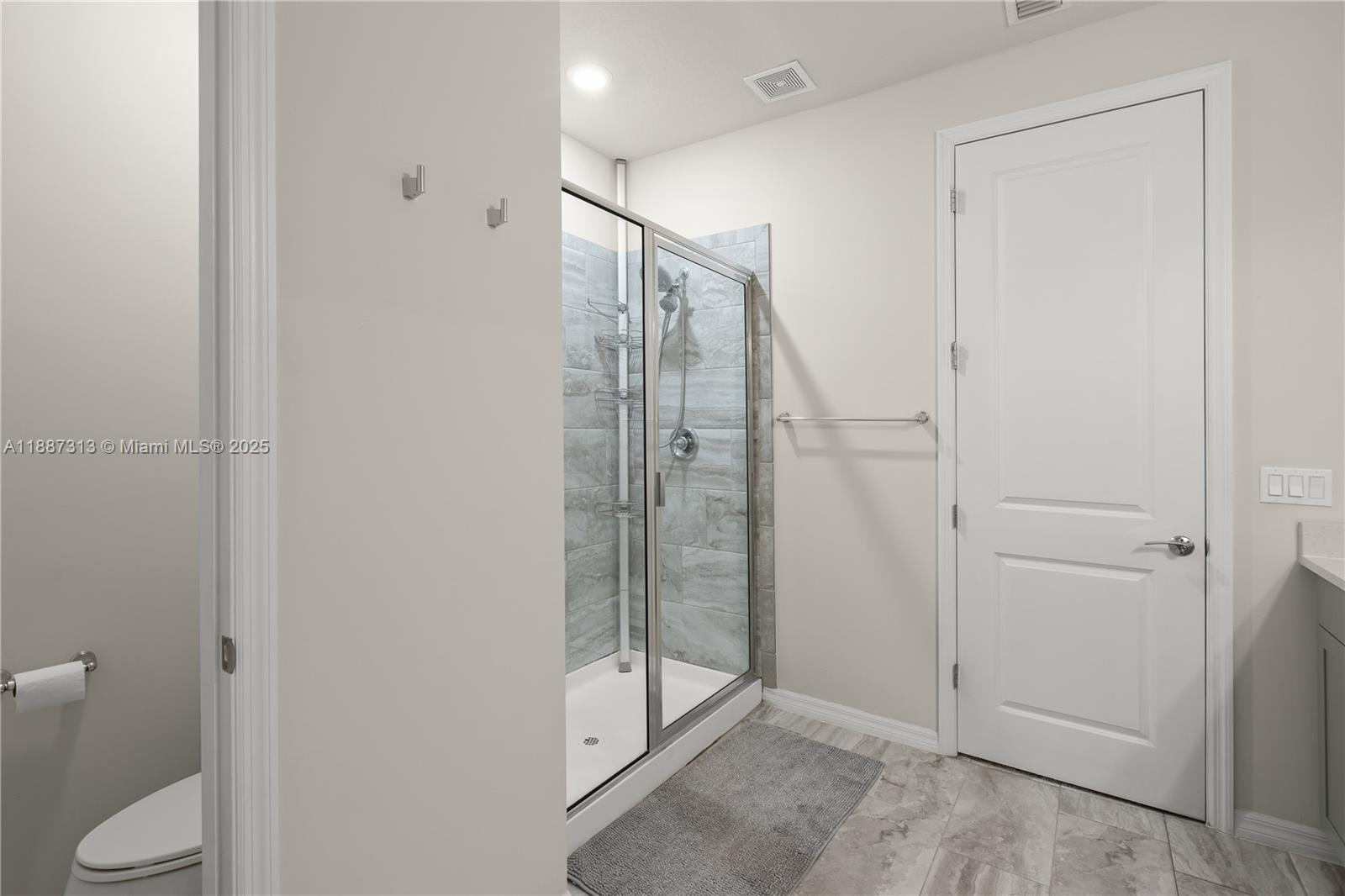 HILLCREST COUNTRY CLUB - Residential