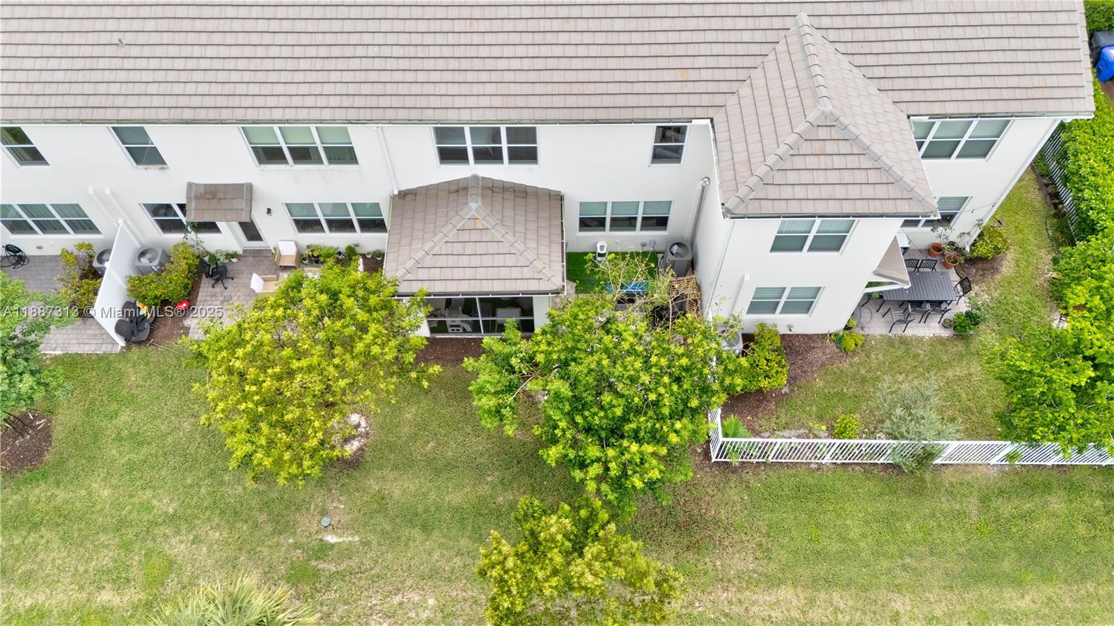 HILLCREST COUNTRY CLUB - Residential