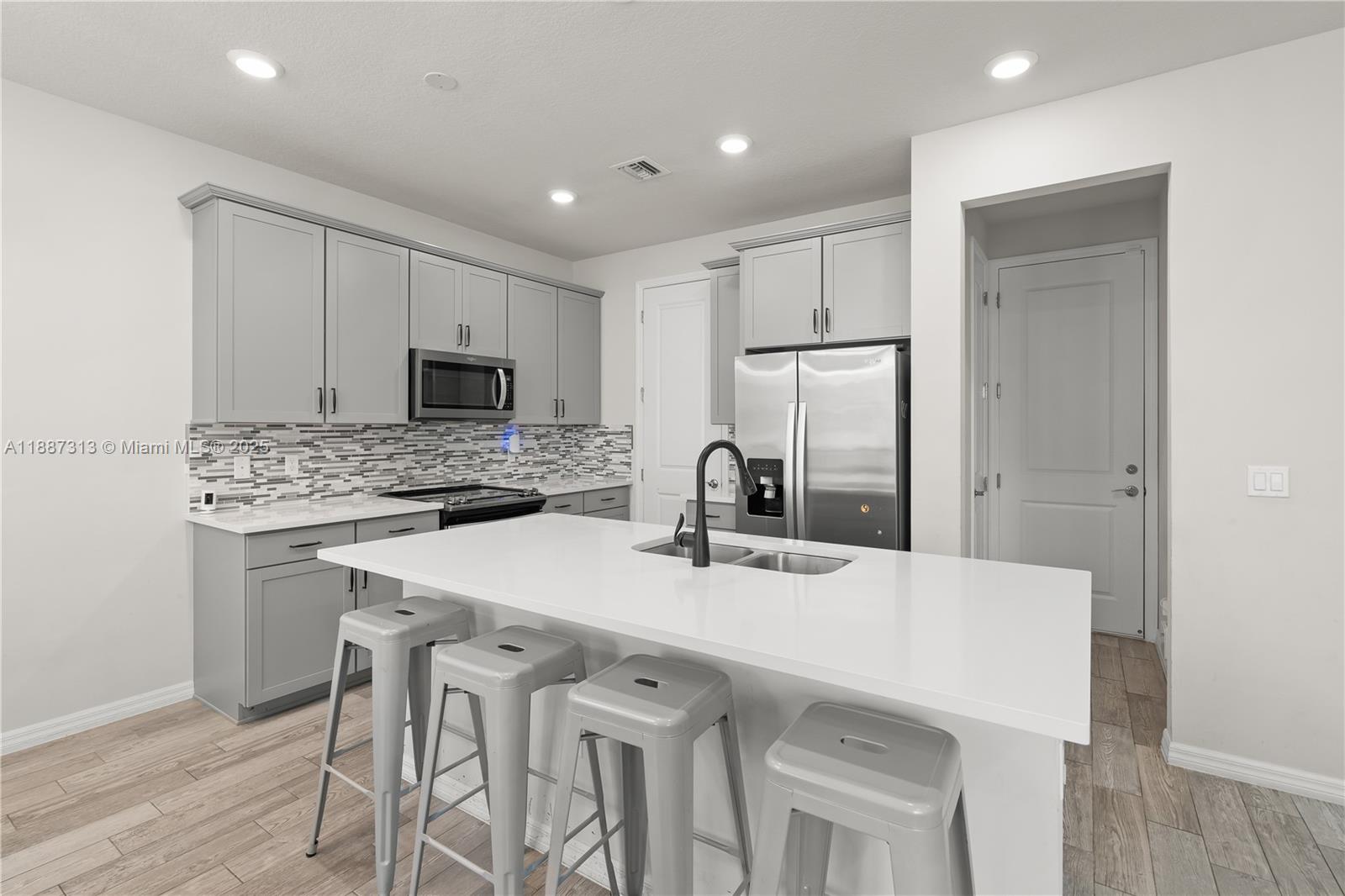 HILLCREST COUNTRY CLUB - Residential