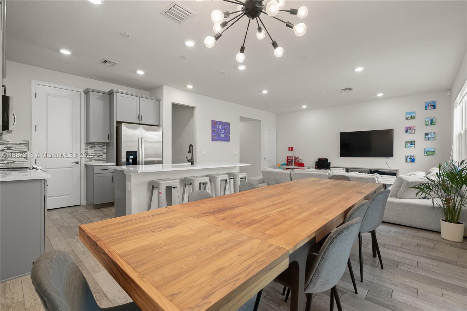 HILLCREST COUNTRY CLUB - Residential