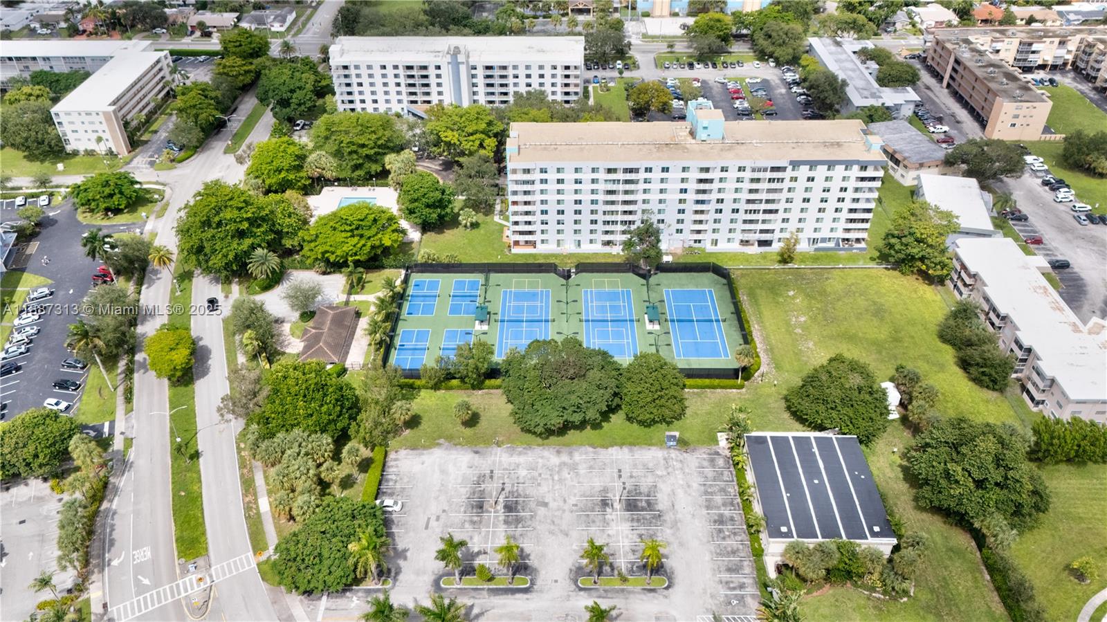 HILLCREST COUNTRY CLUB - Residential