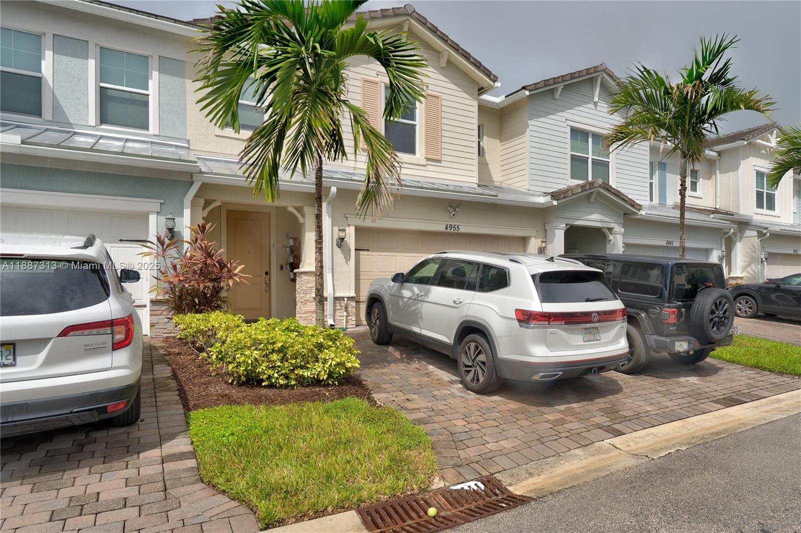 HILLCREST COUNTRY CLUB - Residential