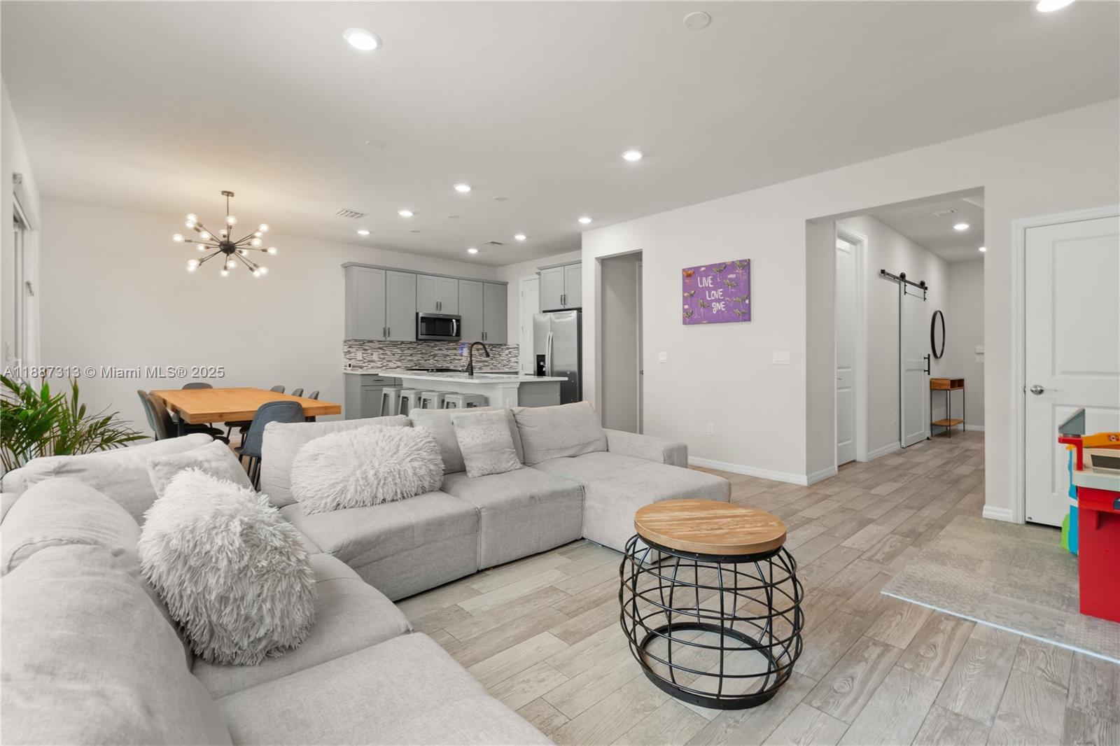 HILLCREST COUNTRY CLUB - Residential