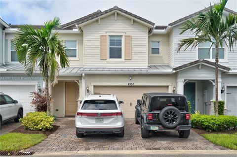 Photo of 4955 Eucalyptus Dr, Hollywood, FL 33021 (MLS # A11887313)