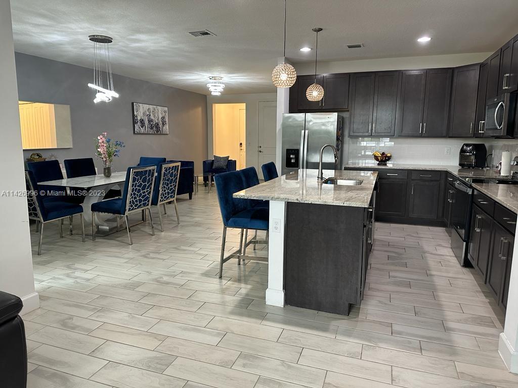 RESIDENCES AT PALM AIRE - Residential Lease