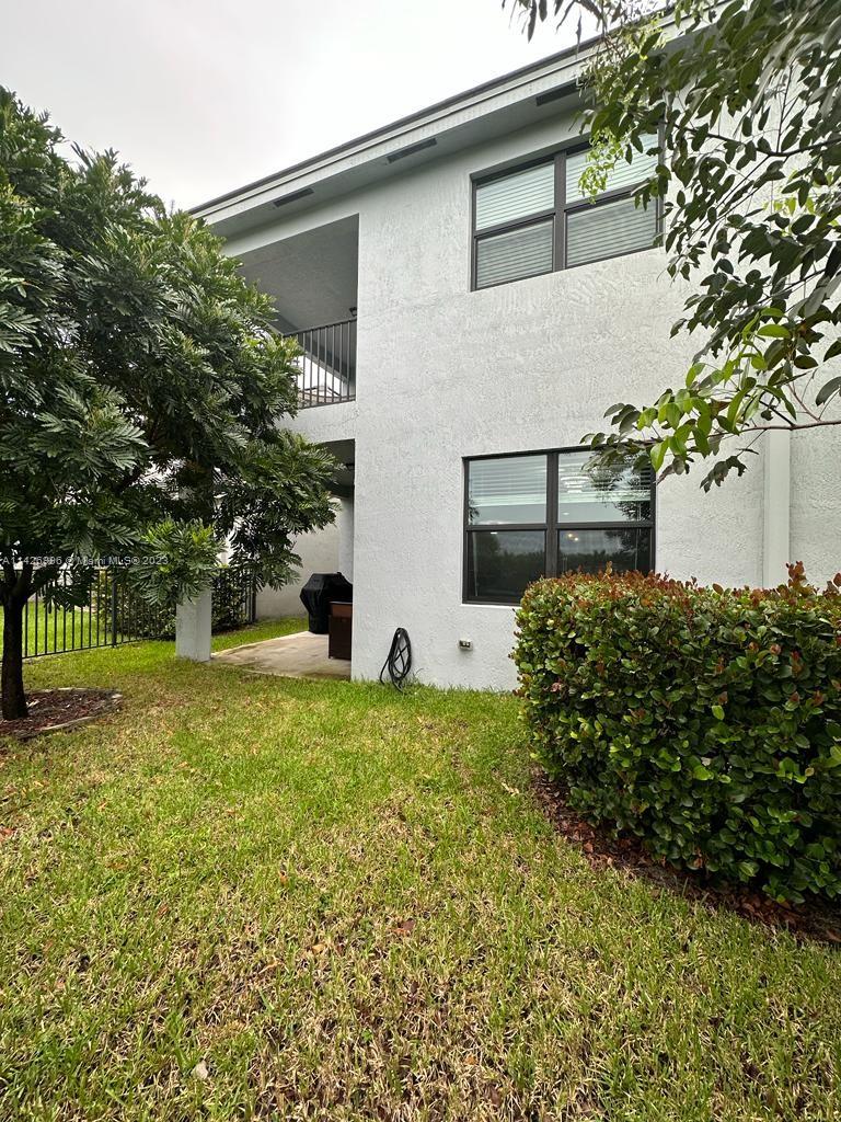 RESIDENCES AT PALM AIRE - Residential Lease