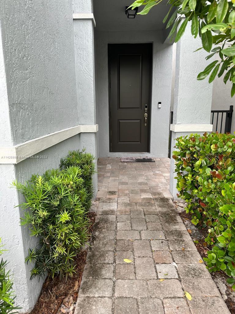 RESIDENCES AT PALM AIRE - Residential Lease