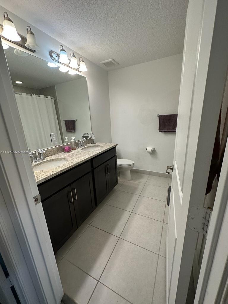 RESIDENCES AT PALM AIRE - Residential Lease