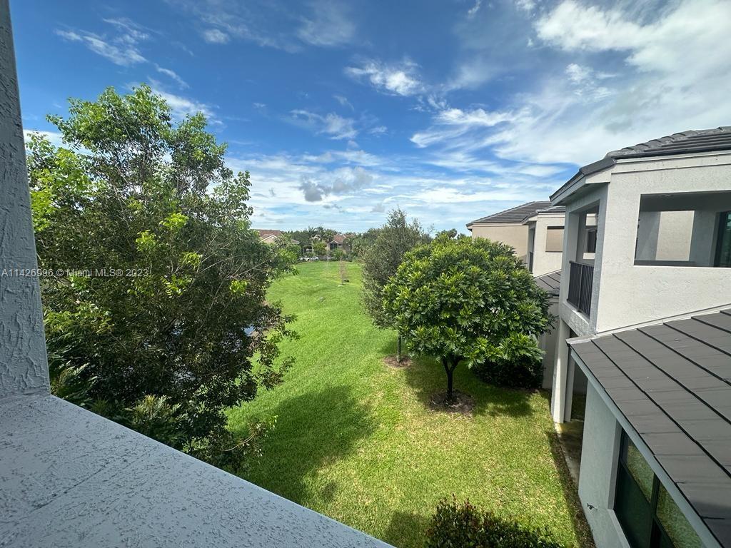 RESIDENCES AT PALM AIRE - Residential Lease