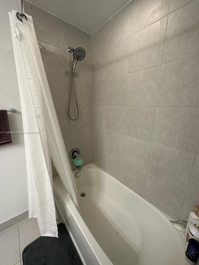 RESIDENCES AT PALM AIRE - Residential Lease