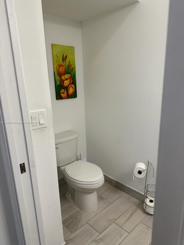 RESIDENCES AT PALM AIRE - Residential Lease