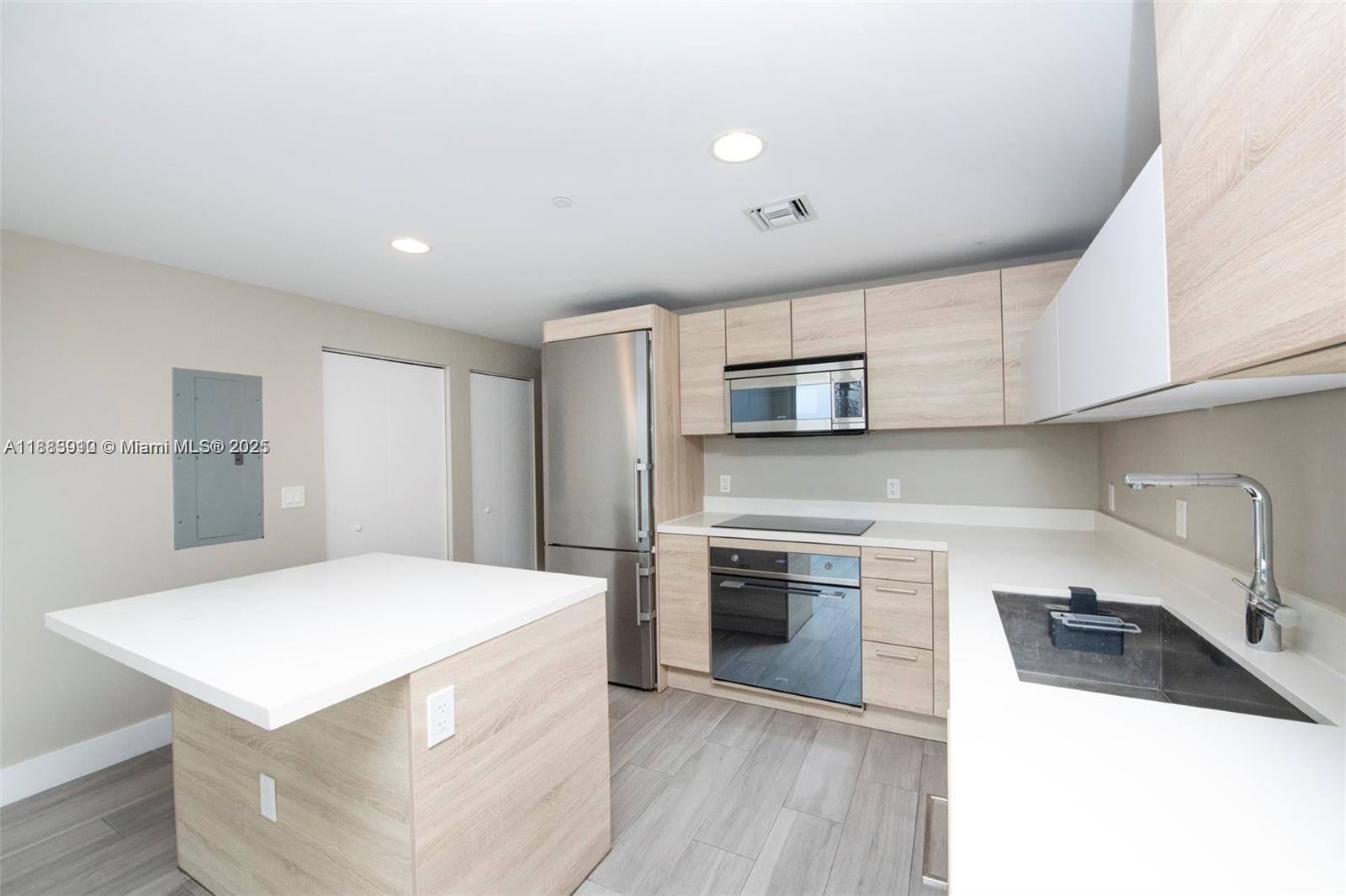 THE HARBOUR SOUTH CONDO - Residential Lease