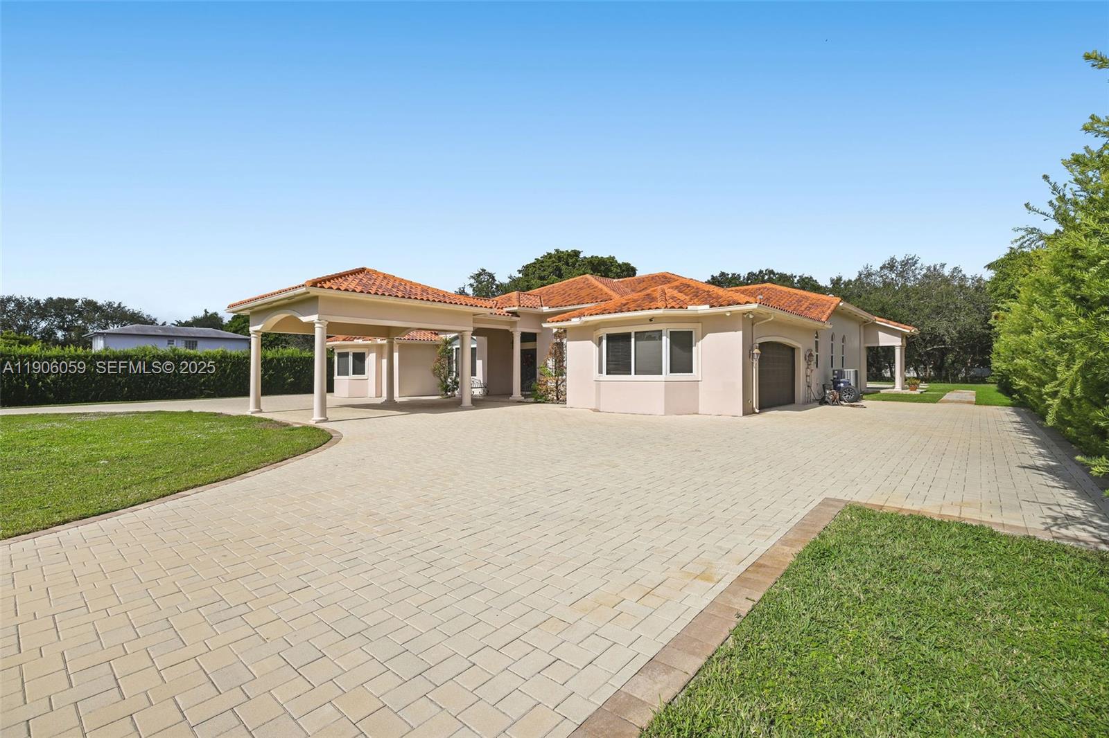 HORSE COUNTRY - Residential