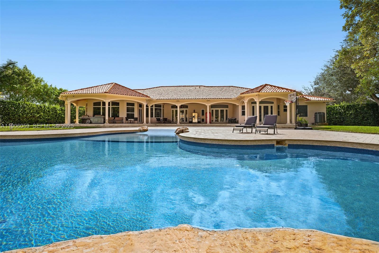 HORSE COUNTRY - Residential