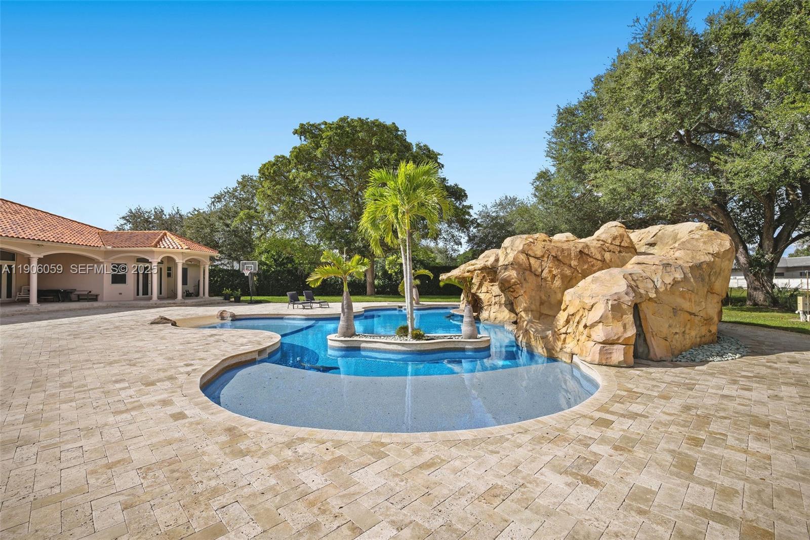 HORSE COUNTRY - Residential