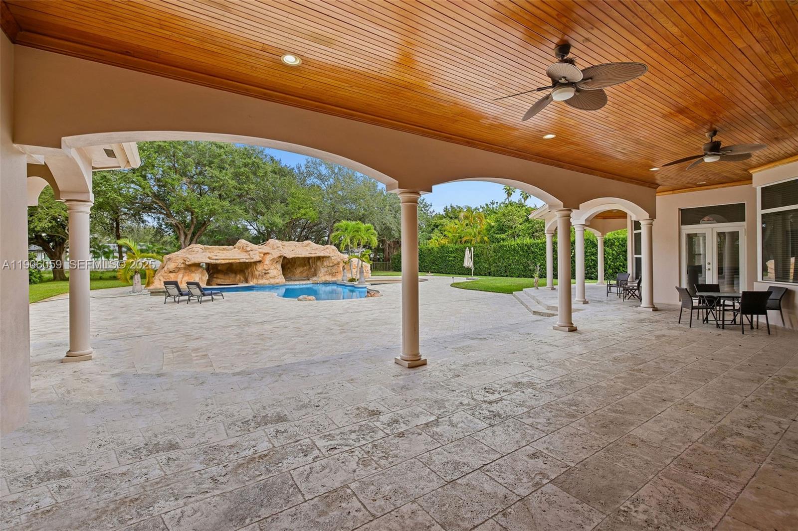 HORSE COUNTRY - Residential