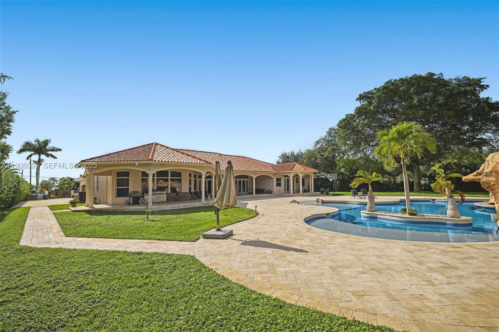 HORSE COUNTRY - Residential