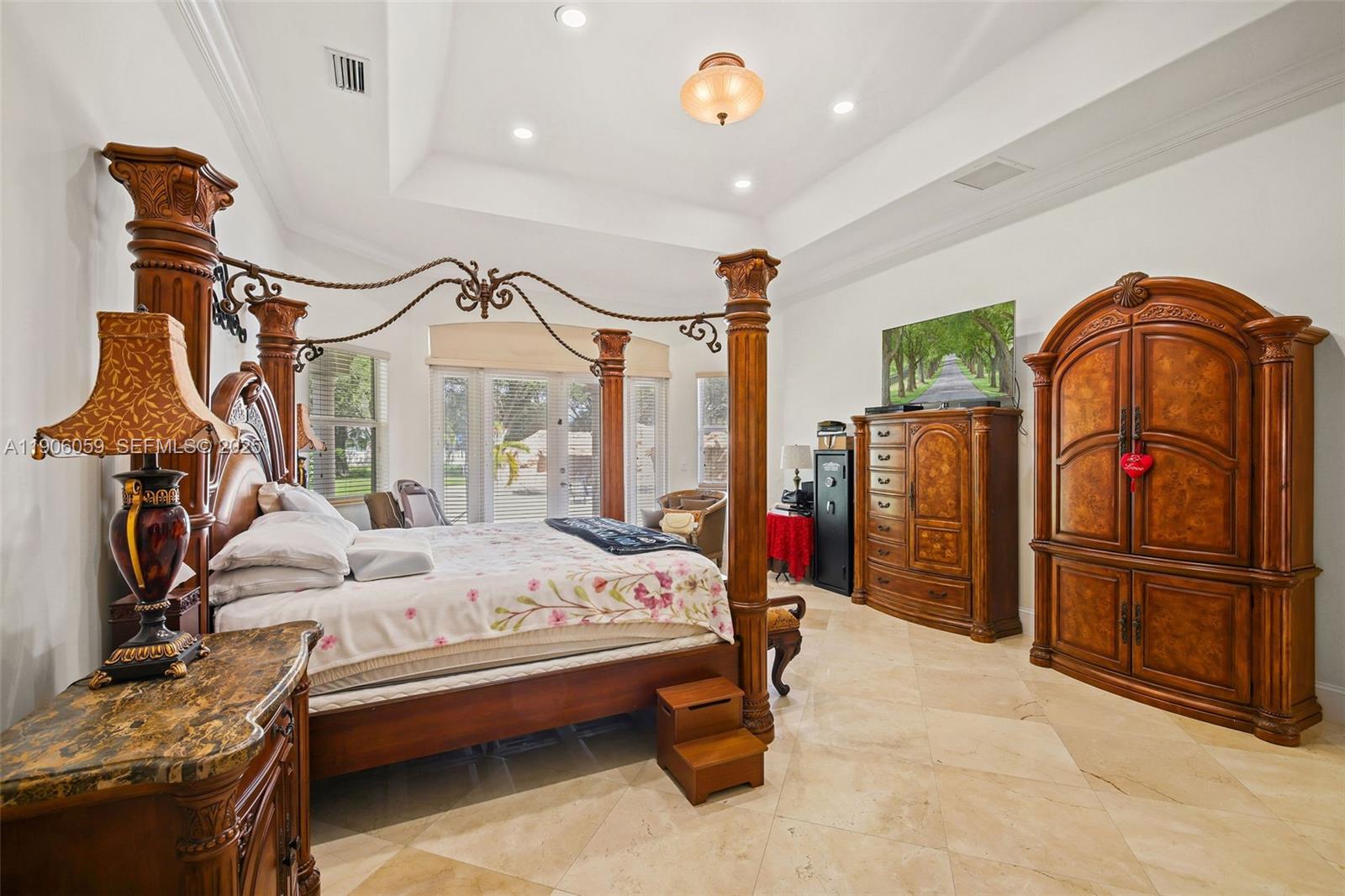 HORSE COUNTRY - Residential