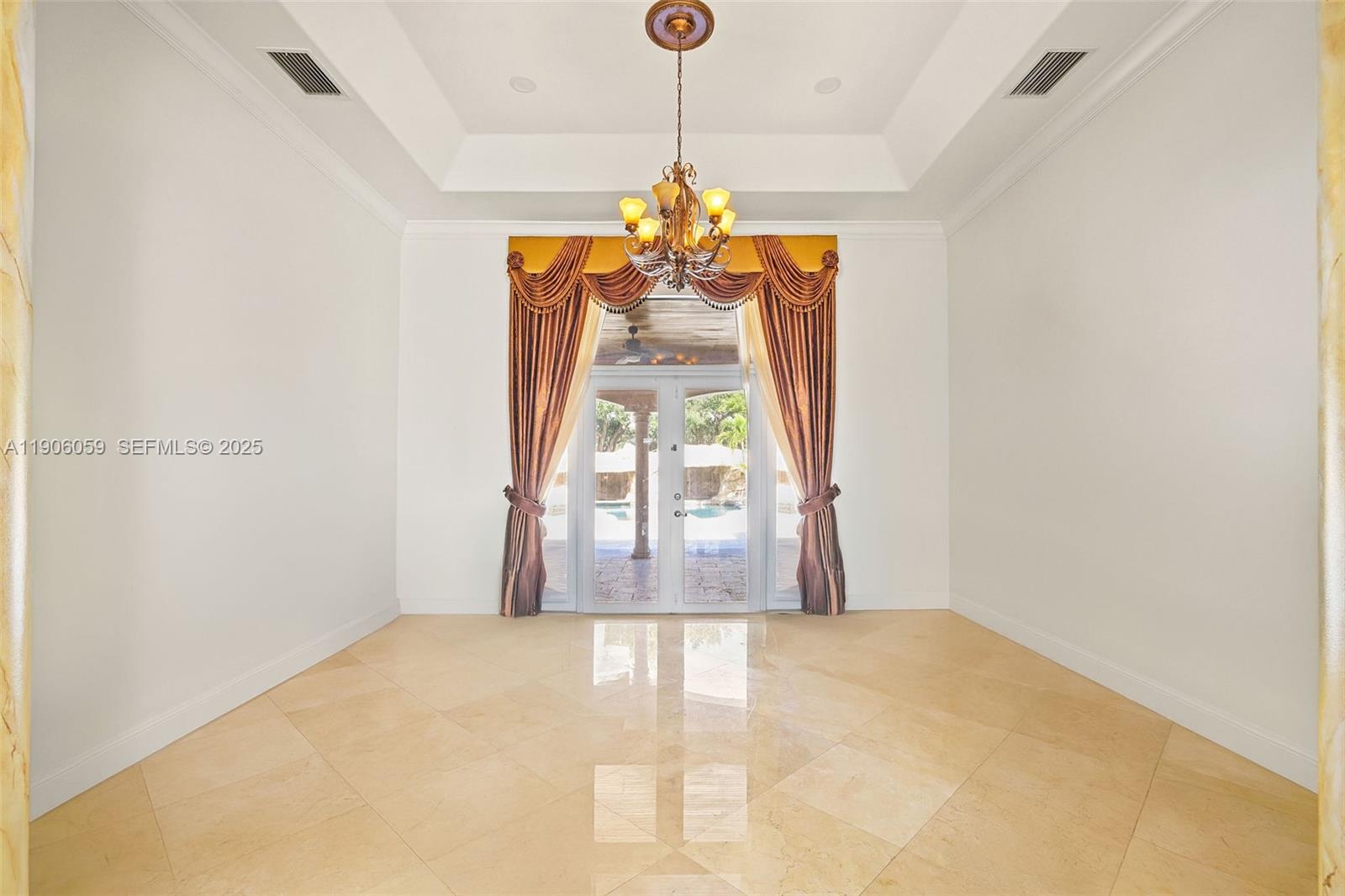 HORSE COUNTRY - Residential