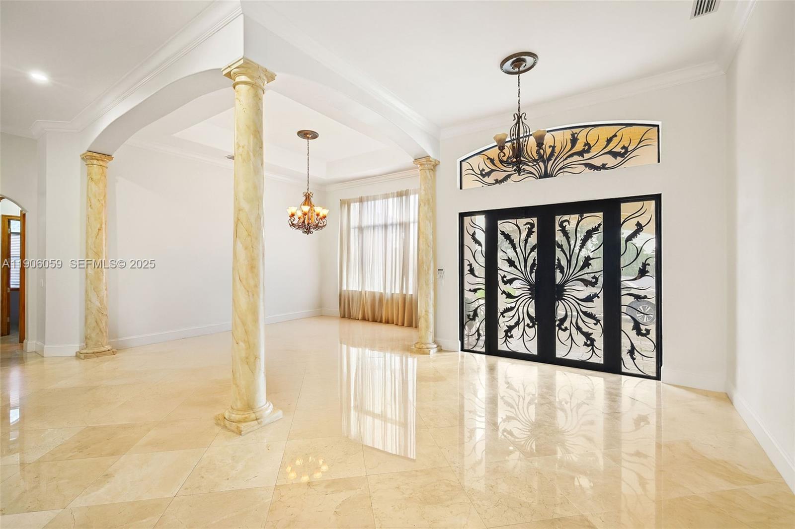 HORSE COUNTRY - Residential