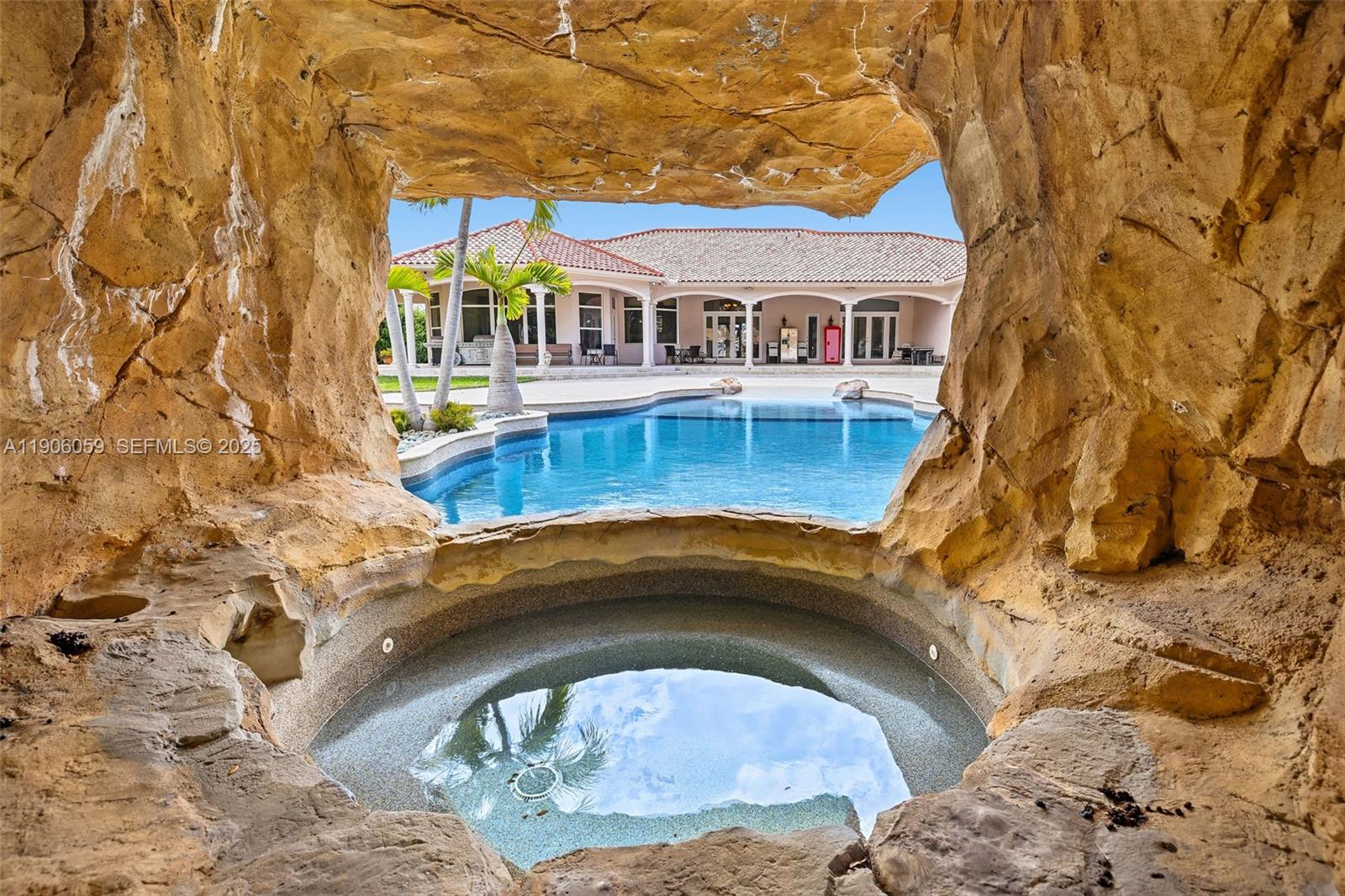 HORSE COUNTRY - Residential