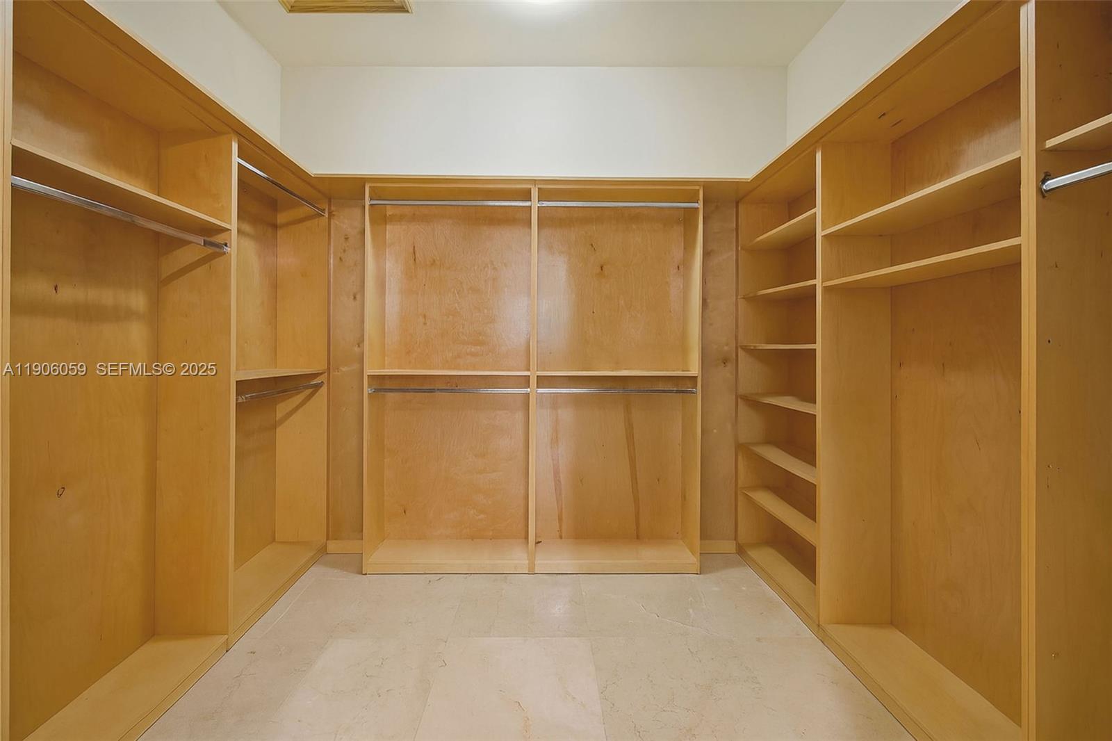 HORSE COUNTRY - Residential