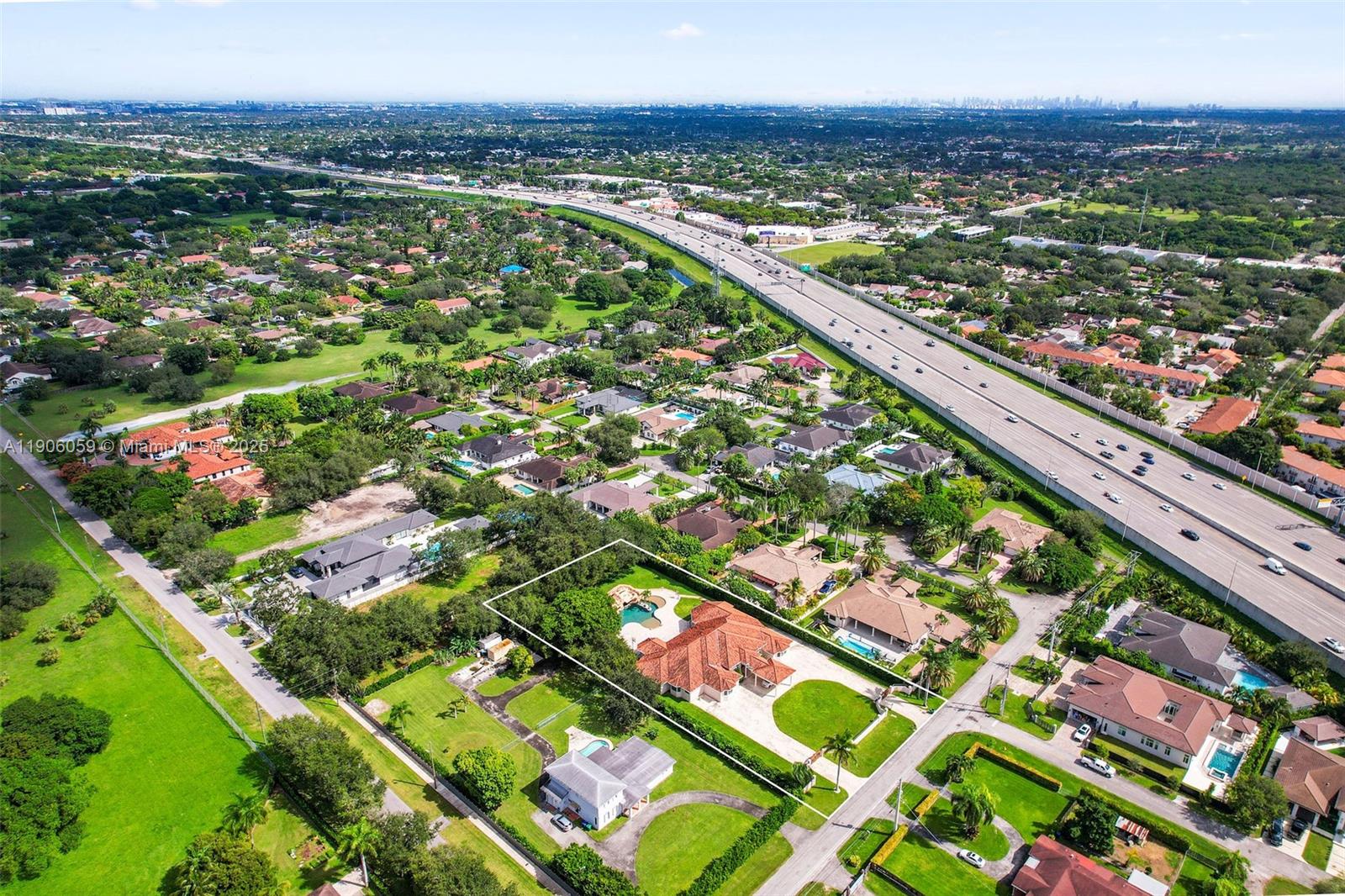 HORSE COUNTRY - Residential