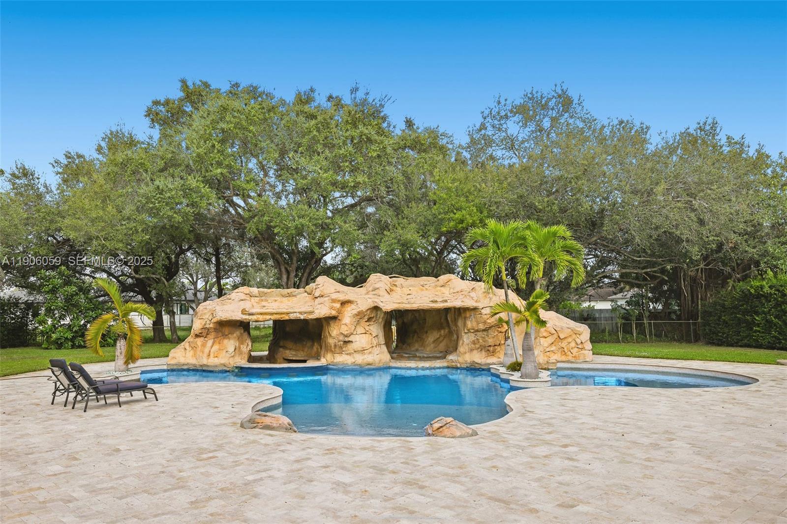 HORSE COUNTRY - Residential