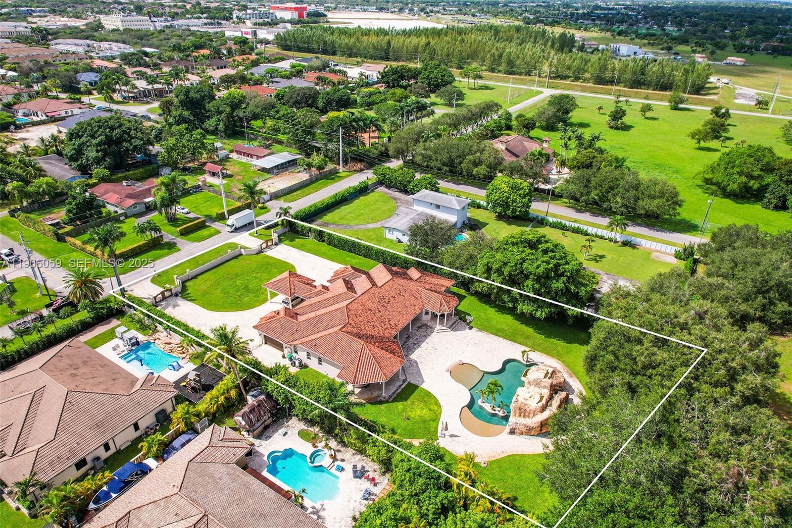 HORSE COUNTRY - Residential